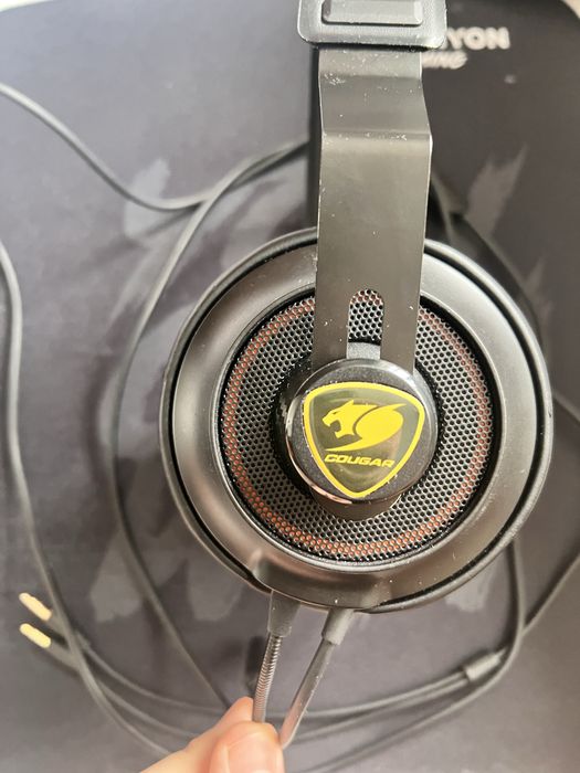 Cougar Phontum Essential