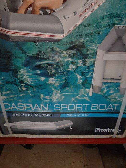 Vând barca pneumatica noua, nefolosita, model Caspian Șea pentru doua persoane.