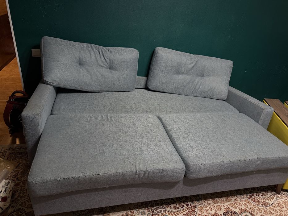 Продам диван раскладной с подушками