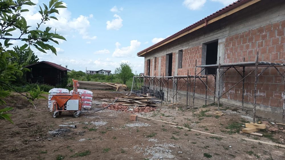 Inchiriez pompa tencuiala mecanizat