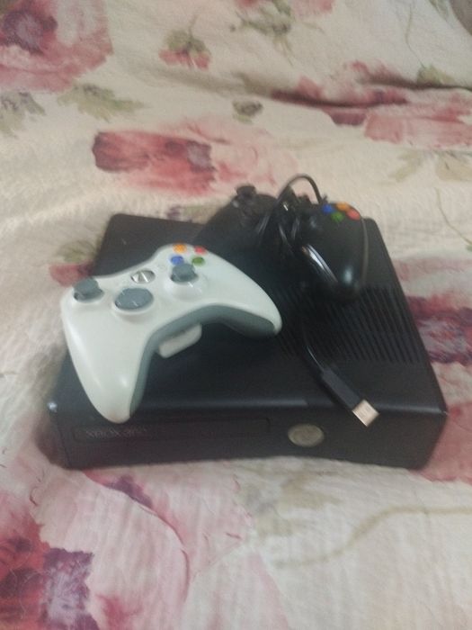 Продам X BOX 360