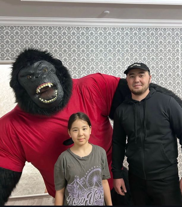 Костюм гориллы с аниматором