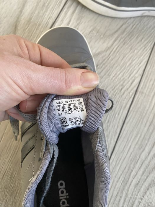 Vand tenisi barbati marimea 40