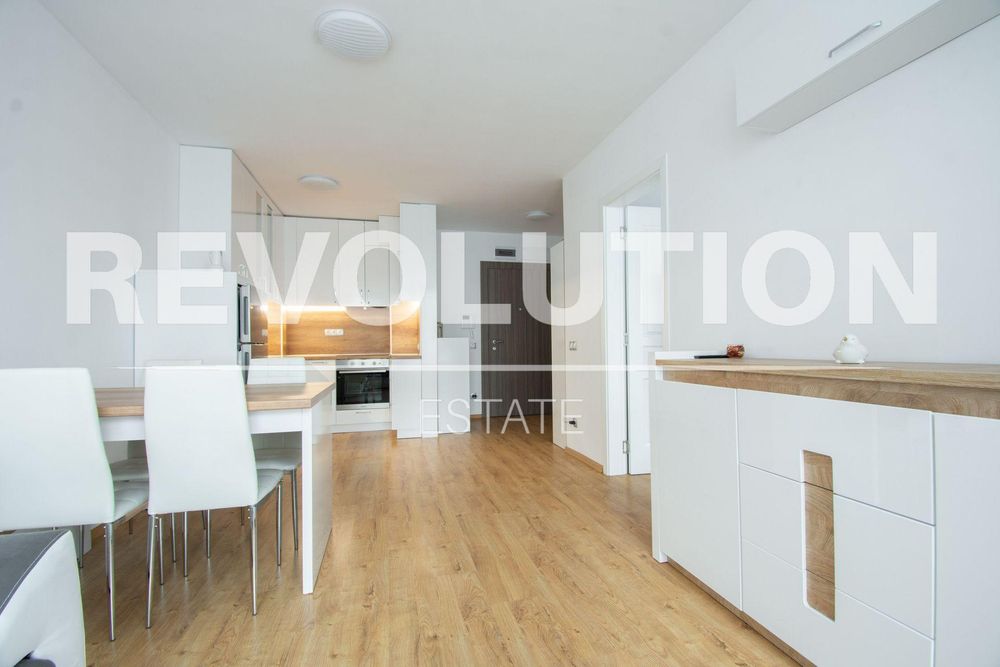 Двустаен апартамент в ж.к. Банишора.