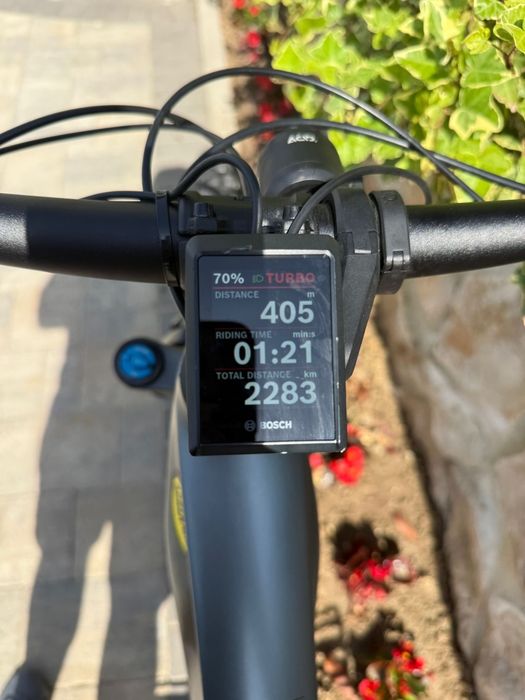 Bicicleta electrica CUBE  carbon 750 w
