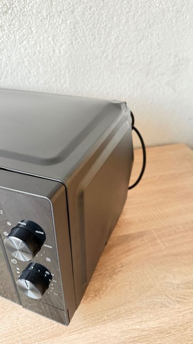Cuptor cu microunde Electrolux EMZ421MMK, 20L, Grill – Nou, cu o mică îndoitură