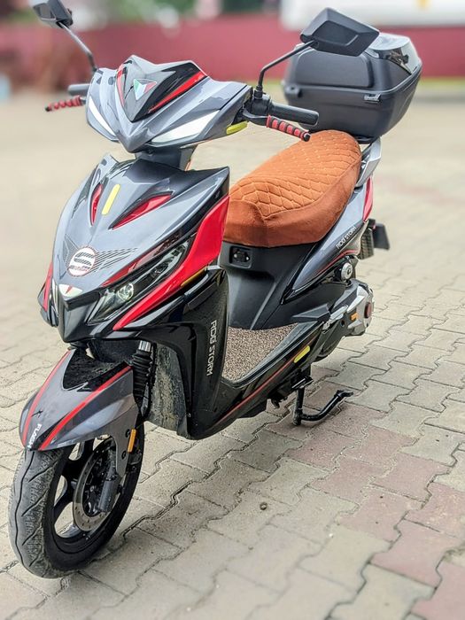 Scuter electric 2200w limitat din farbrică la 25km/h.fără permis