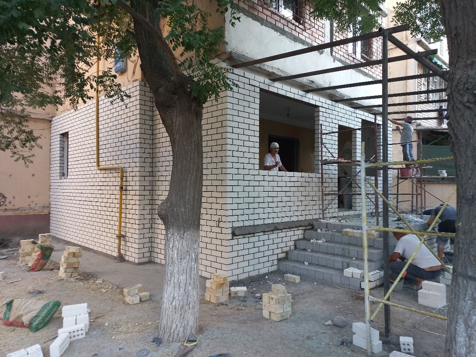 Кладка кирпичом балконов