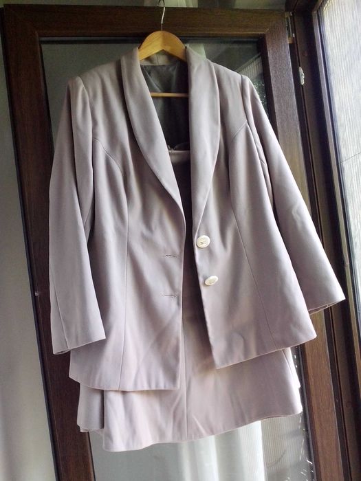 costum stofa 46/48,grej/bej,fusta cloche,taior,lucrat in atelier