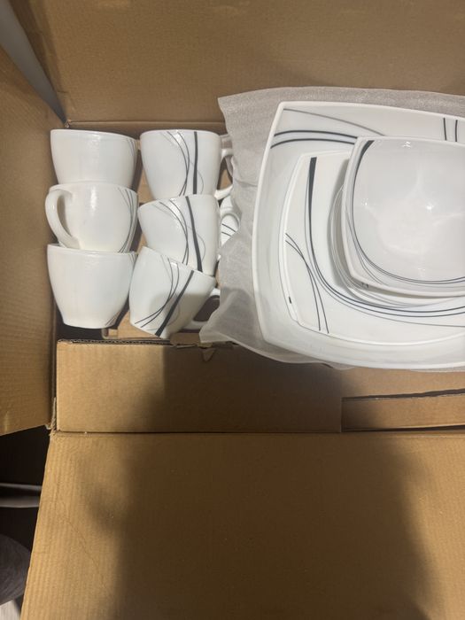 Посуда на 12 персон.