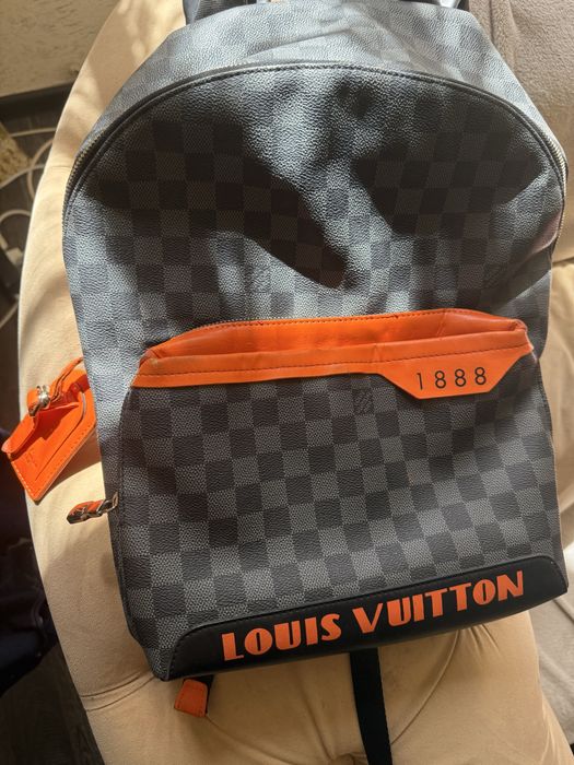 Louis vuitton оригинална раница с минимална забележка!