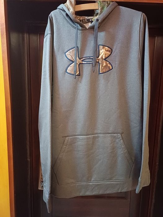 Продавам суитчер UNDER ARMOUR