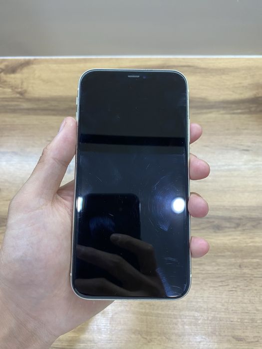 Продам Айфон 11