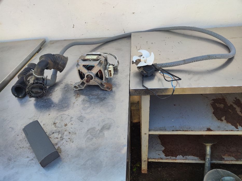 Двигатель,и гофра,от стиральной машины Аристон