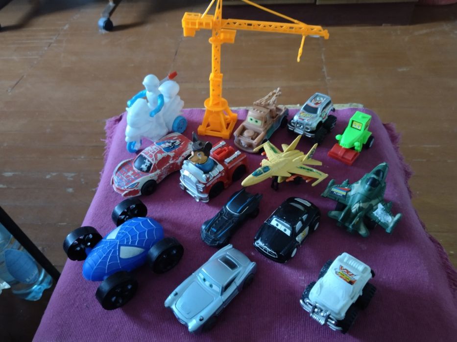 Пластмассовые детские машинки
