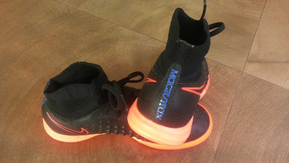 NIKE MAGISTAX Astro Turf размер EUR 36 обувки 380-14-S