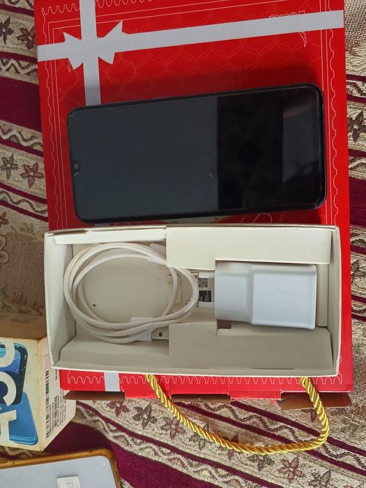 Продам сотвый телефон