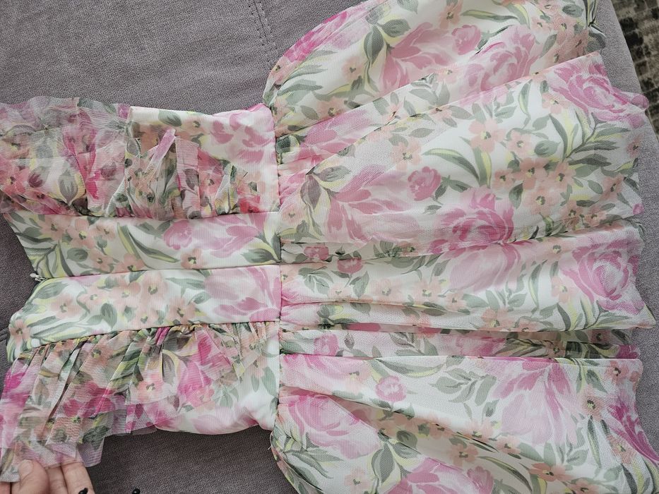 Две разкошни рокли за принцеси