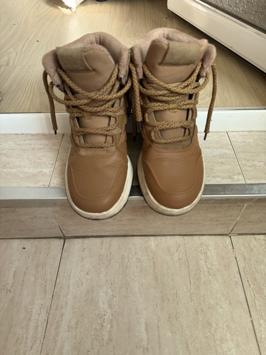 Маратонки в много добро съттояниесъстояние