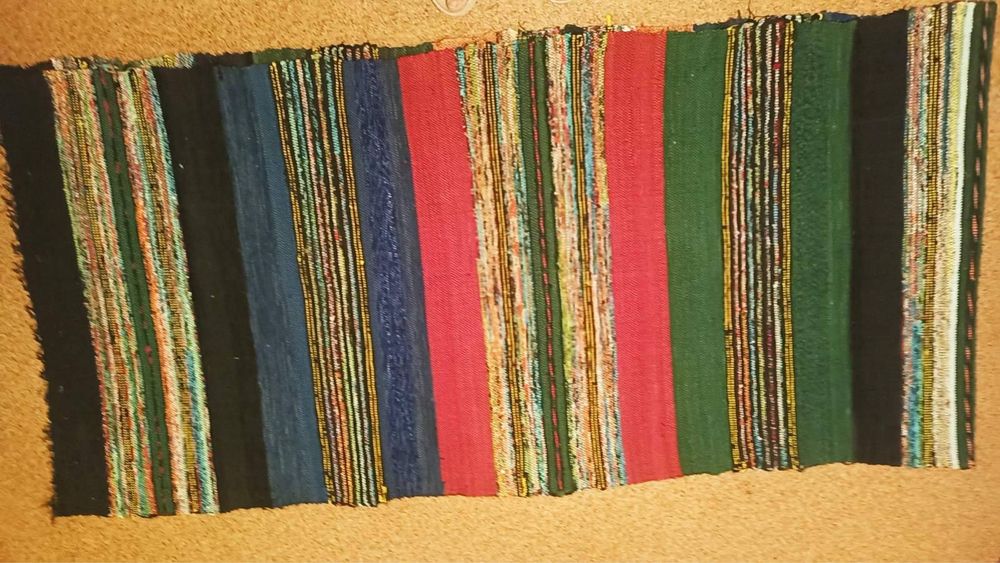 Продавам домашно ръчно тъкани черги!