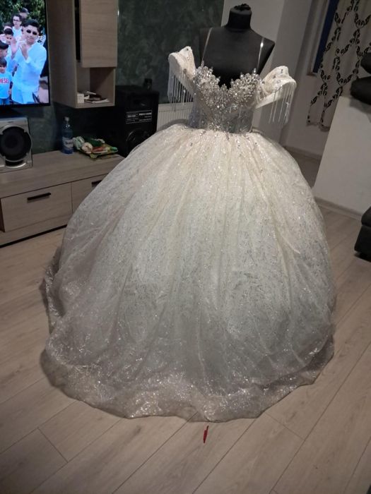 Rochie mireasa purtata o singura data ca noua