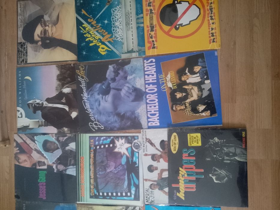 Vând discuri vinil vechi...25ron buc
