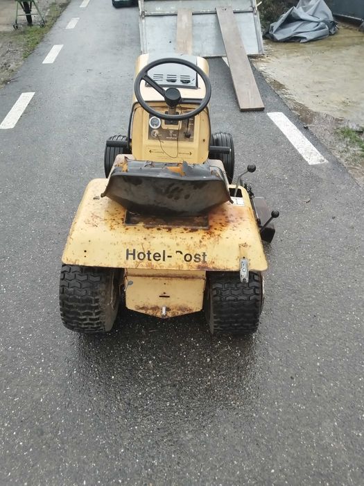 Vând tractoras de tuns iarba