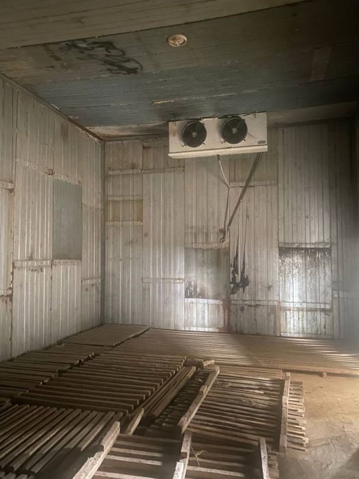 Xaladelnik  Muzlatgich jami 250 tonalik maxsulot saqlash uchun Arendag