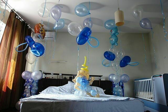 Как украсить зал воздушными шарами
