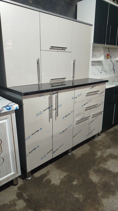 Гатовий кухонный гарнитур  акрил    разных размеров