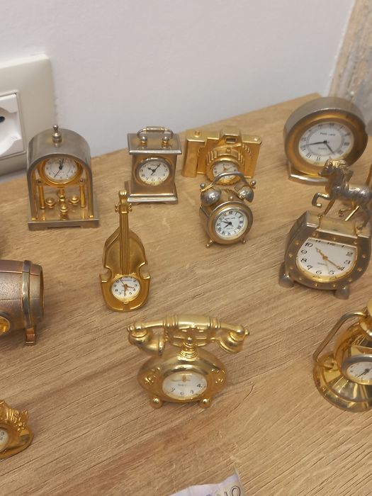 Ceas miniatură deosebit