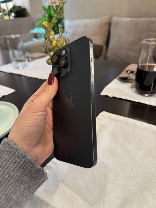 Продам айфон (iphone) 15 pro max с памятью 1tb