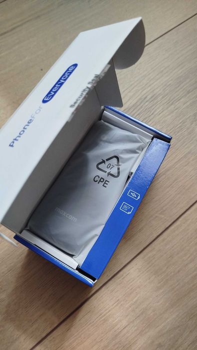 Telefon mobil maxcom MM248