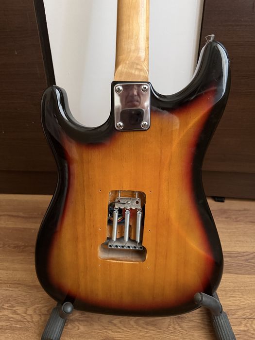 Fender Squier Strat  SE китара
