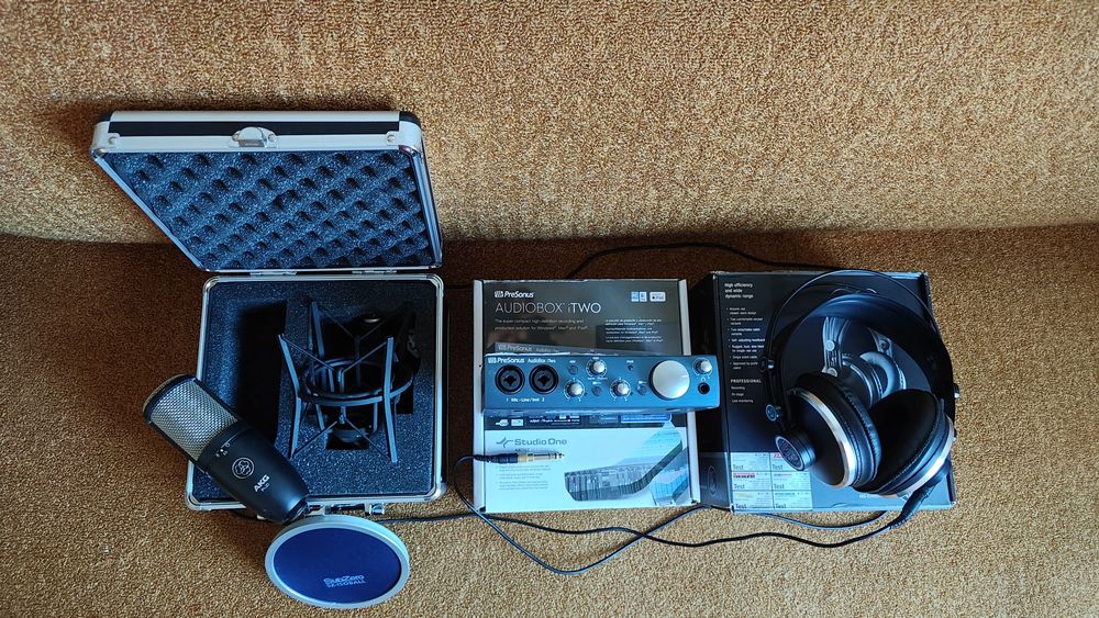 Професионално студийно ниво: Комплект AKG P420 + PreSonus AudioBox iTwo + AKG K240 (Като нов)