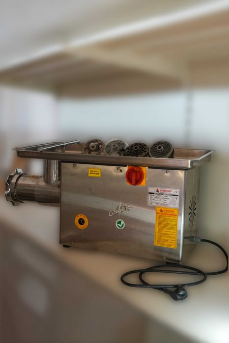 Mașinărie tocat carne profesională – 4500 lei – Ca nouă