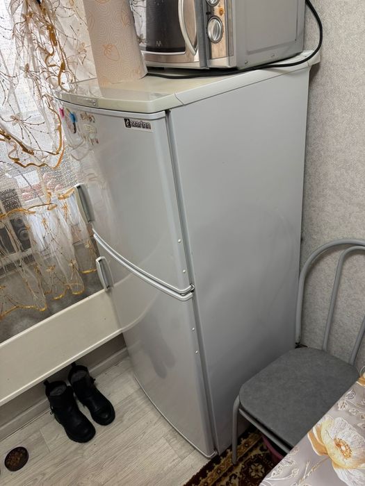 Продам холодильник и газ