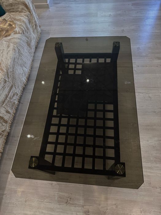 Продается большой журнальный стол