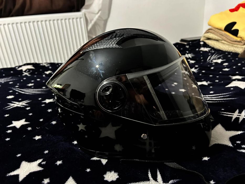 Vand casca de motor AXV noua cu cutie