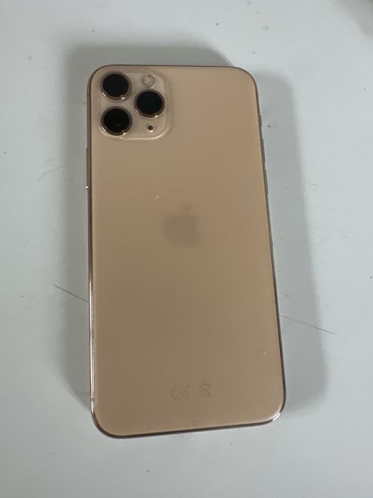 Айфон 11 про.  Цвет серебристый