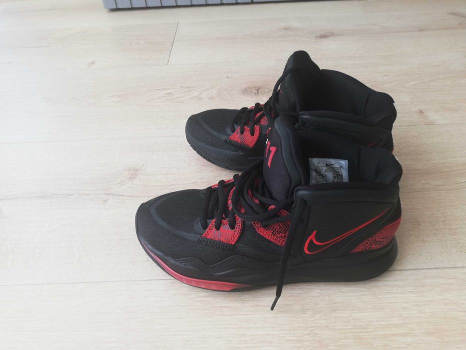 Чисто нови маратонки NIKE унисекс 38,5