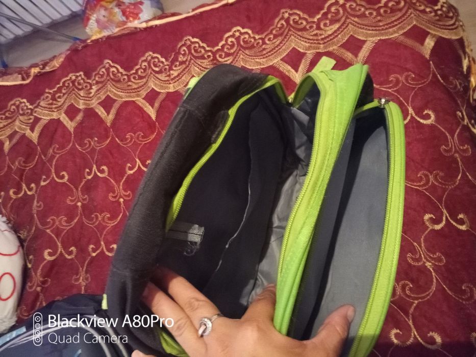 Продам два  рюкзака для мальчиков 0-4 класс.