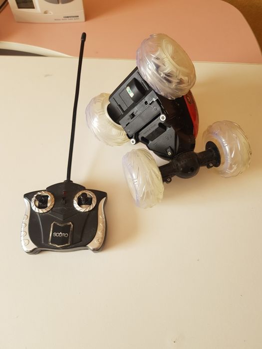 Mașinuță cu telecomandă