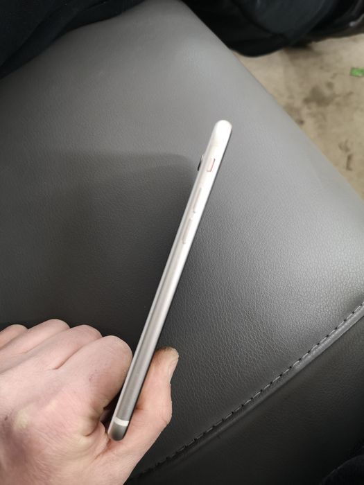 Продам или обмен IPhone SE 2020