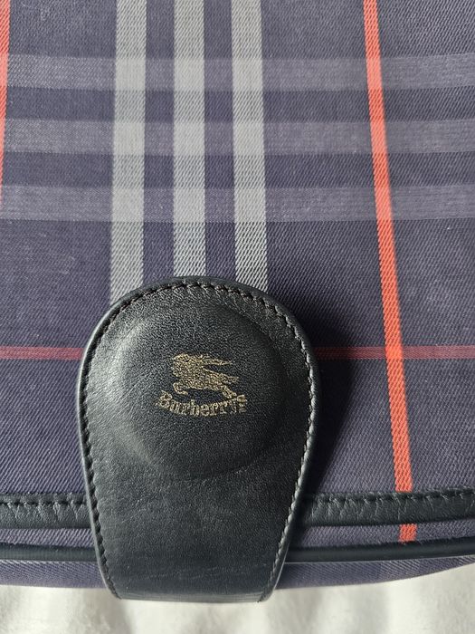 Vand geanta Burberry originala