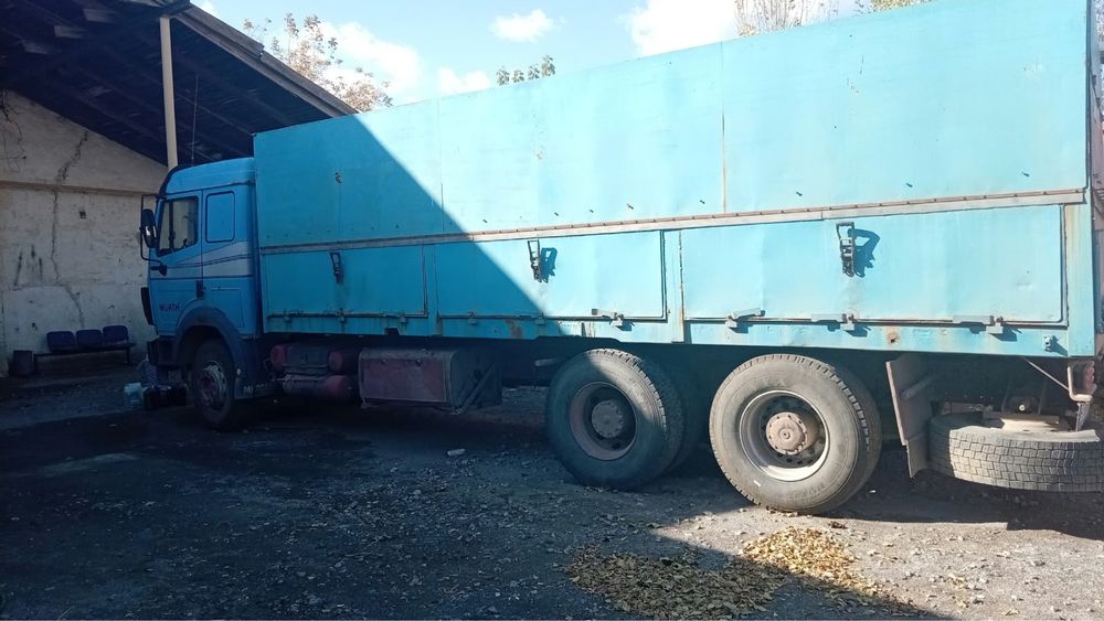 Продам Мерседес Бенс2435