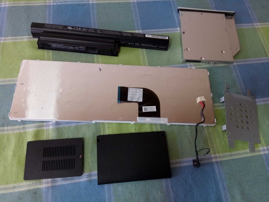 Elemente Sony Vaio SVE151 SVE151G13M SVE151J1EB SVE151J11M SVE151D11
