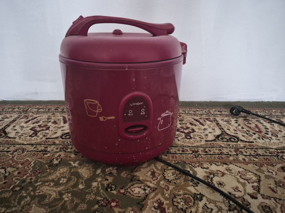 Рисоварка работает