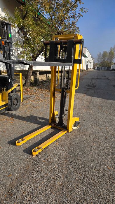 Ръчен стакер с регулиране на вилици - 1.2 тона