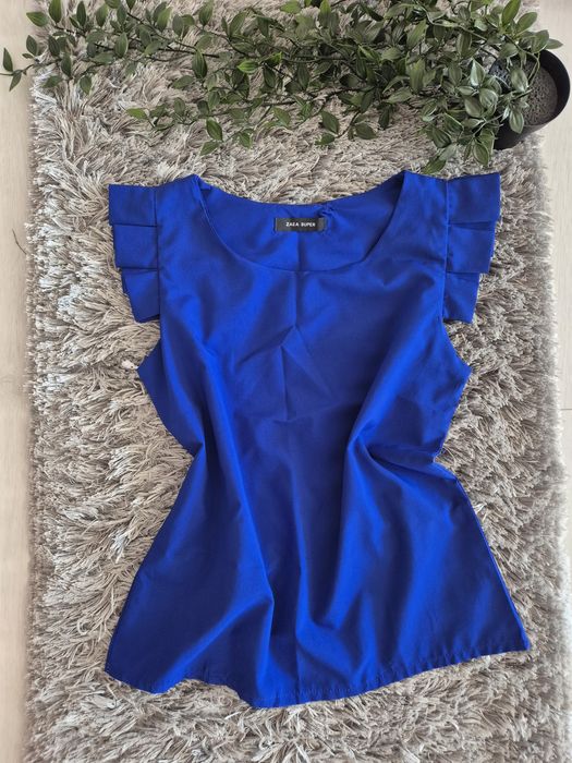 Bluza albastra, model umeri